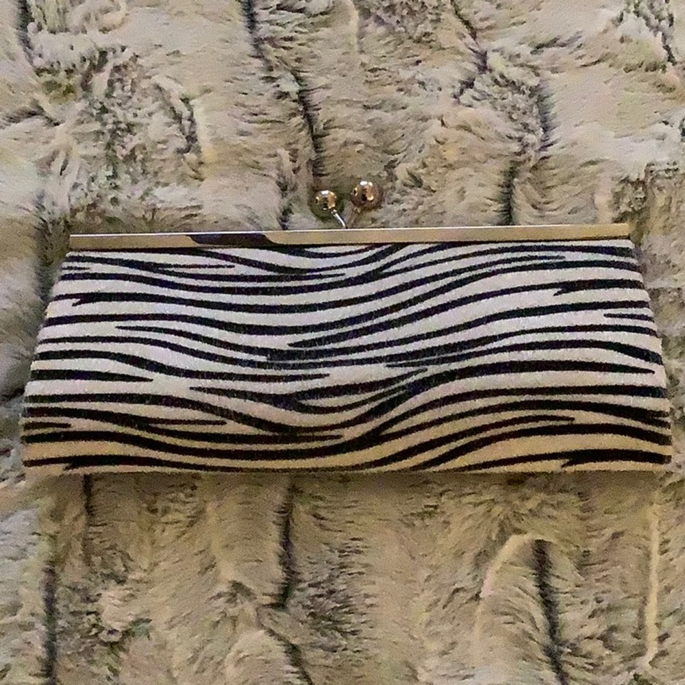 Zebra clutch